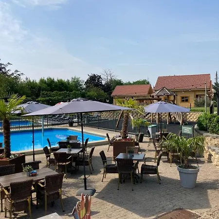 Family Woodlodge High Chaparral *